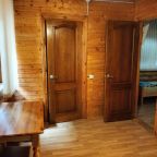 Четырехместный (Номер двухкомнатный с раздельными кроватями в срубе 1 этаж  сруб 1 и сруб 3), Гостевой дом Асият