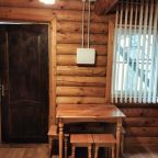 Четырехместный (Номер двухкомнатный с раздельными кроватями в срубе 1 этаж  сруб 1 и сруб 3), Гостевой дом Асият