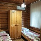 Четырехместный (Номер двухкомнатный с раздельными кроватями в срубе 1 этаж  сруб 1 и сруб 3), Гостевой дом Асият