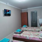 Трехместный (С раздельными кроватями в срубе 1 и 3, в корпусе номер 2.4), Гостевой дом Асият