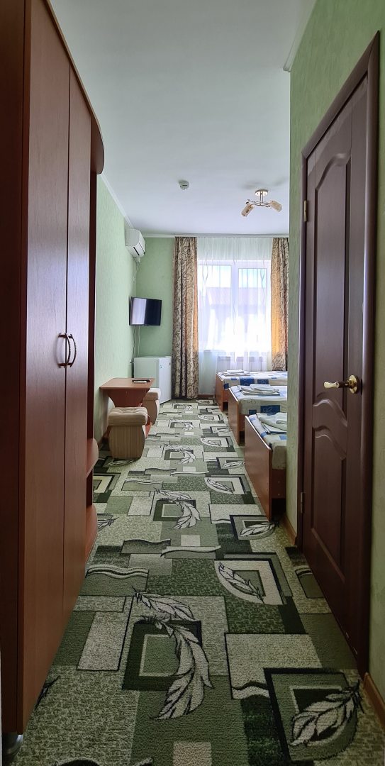 Трехместный (Трехместный номер стандарт с раздельными кроватями) гостевого дома Милена, Геленджик
