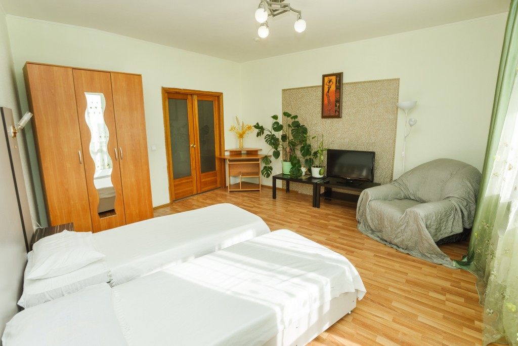 Апартаменты (Стандарт, С двумя спальнями) гостевых комнат и апартаментов Алеся, Екатеринбург