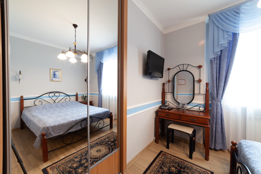 Двухместный (Однокомнатный стандарт с двуспальной кроватью) гостиницы Виктория, Курган