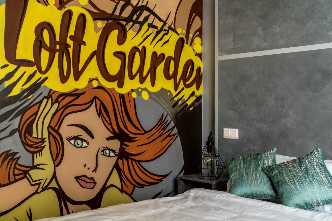 De Luxe (Граффити), Отель Loft Garden