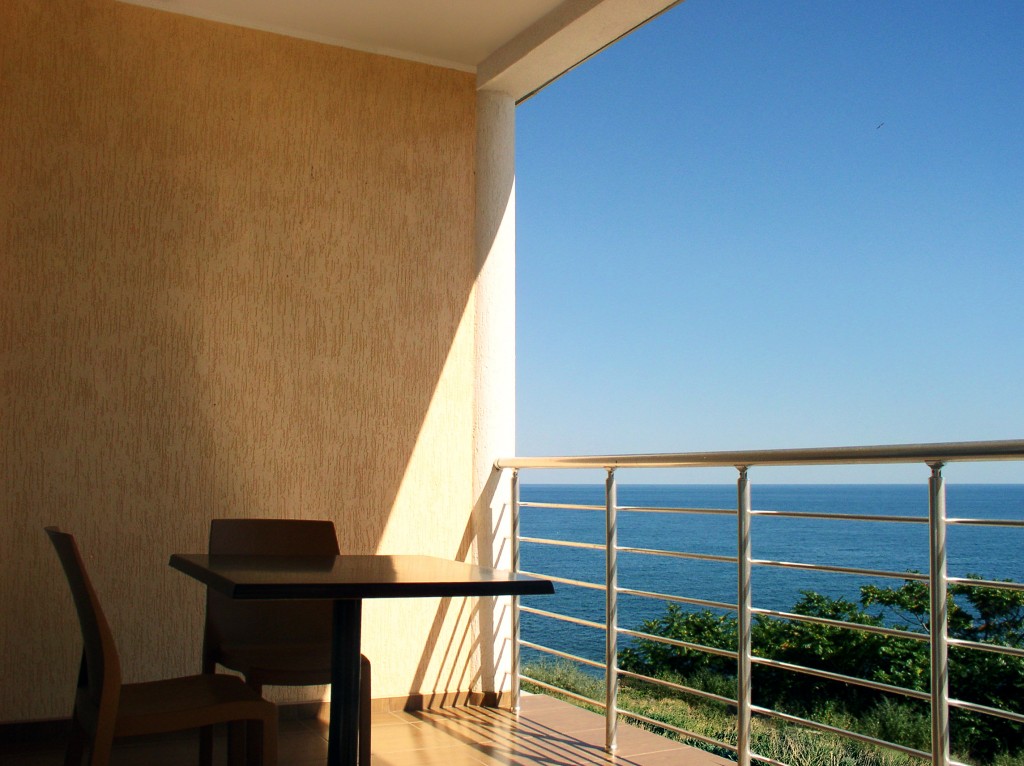 Трехместный (С балконом, вид на море №5) гостевого дома №6-Лазурный берег, Морское, Крым
