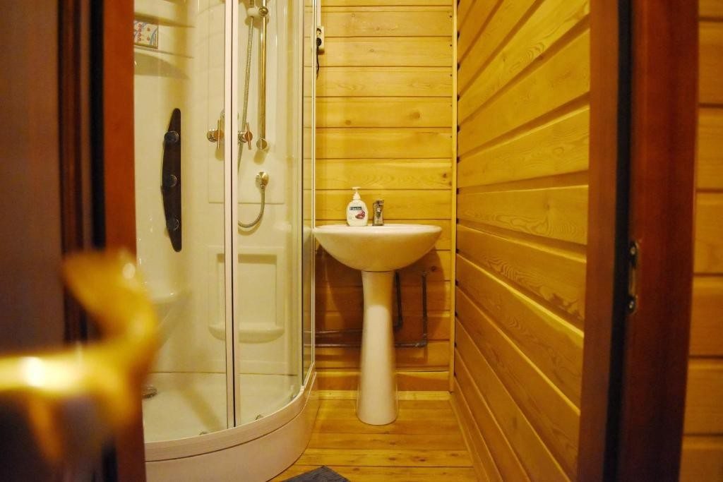 Двухместный (Двухместный номер с 1 кроватью и собственной ванной комнатой) парк-отеля Картакой, Иркутск