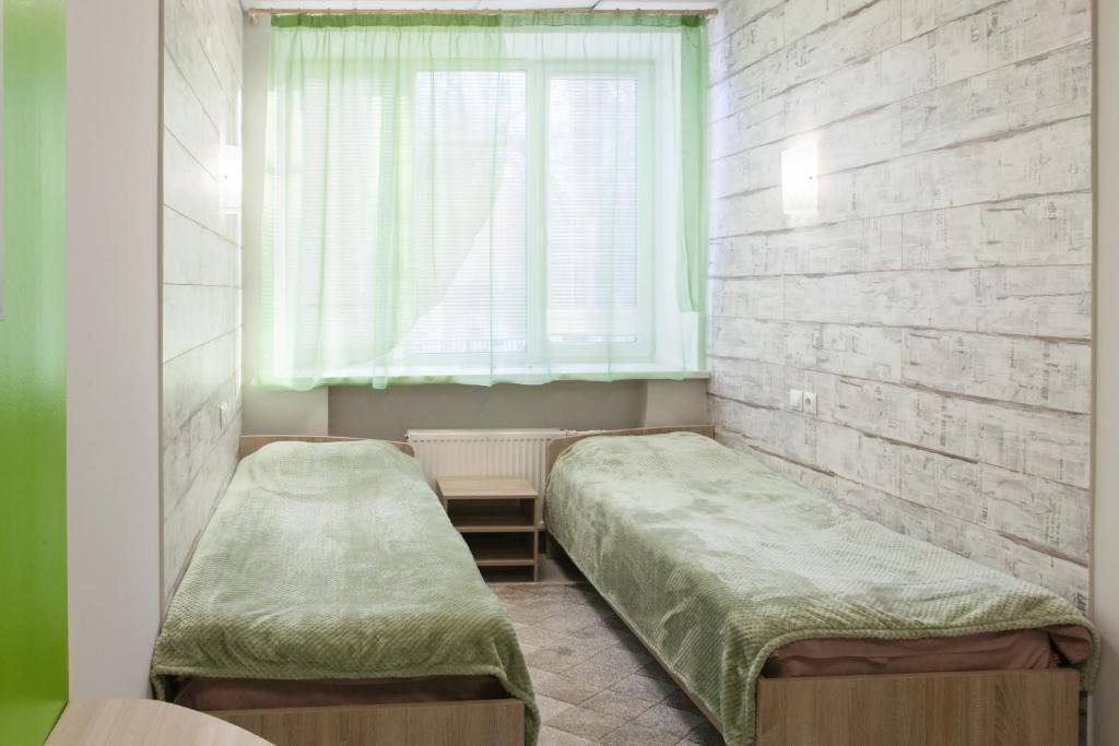 Двухместный (Двухместный мужской номер с 2 отдельными кроватями) хостела ДобролюбовЪ, Москва
