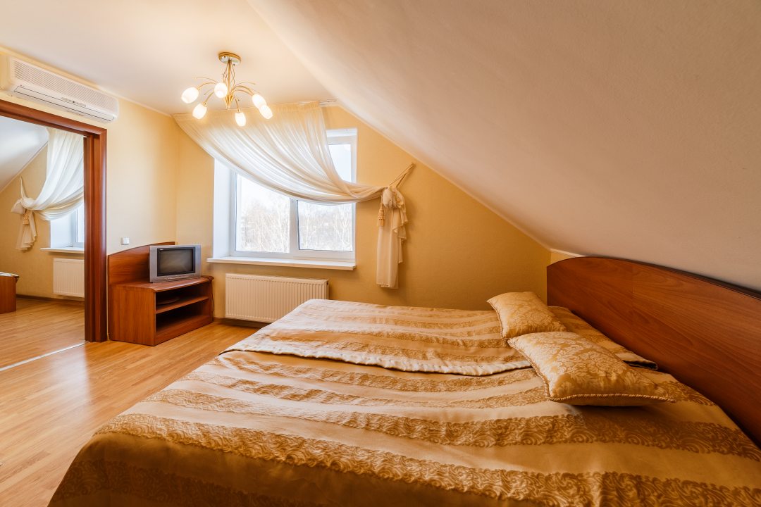 Люкс (Двухкомнатный люкс с 1 двуспальной и 2 раздельными кроватями) гостевого дома Брейтово