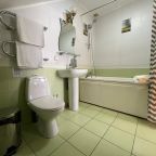 Люкс (Двухкомнатный с 1 двуспальной и 2 раздельными кроватями), Гостевой дом Брейтово