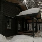 Дом (Зеленый, на скале с видом на озеро), База отдыха Forrest Lodge Karelia