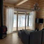 Дом (Зеленый, на скале с видом на озеро), База отдыха Forrest Lodge Karelia