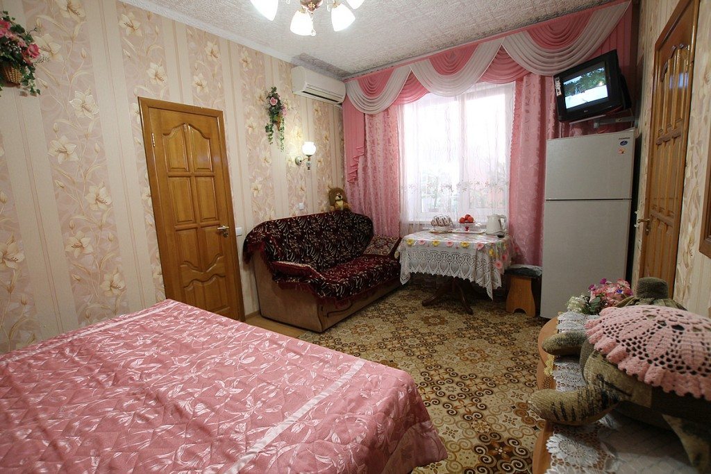 Четырехместный (Розовый) гостевого дома Marine, Севастополь