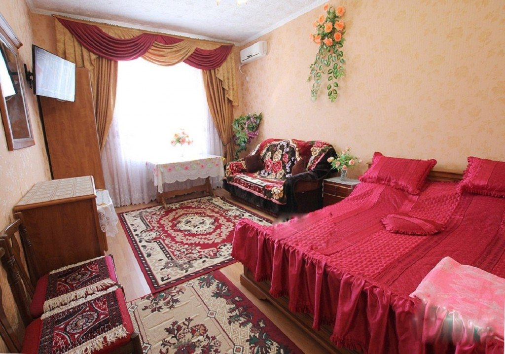 Трехместный (Оранжевый) гостевого дома Marine, Севастополь