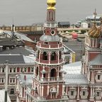 Вид с набережной Федоровского на Строгановскую церковь