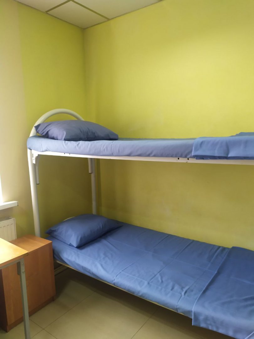 Двухъярусная кровать в номере общежития гостиничного типа HotelHot Шереметьево, Лобня. Общежитие гостиничного типа HotelHot Шереметьево