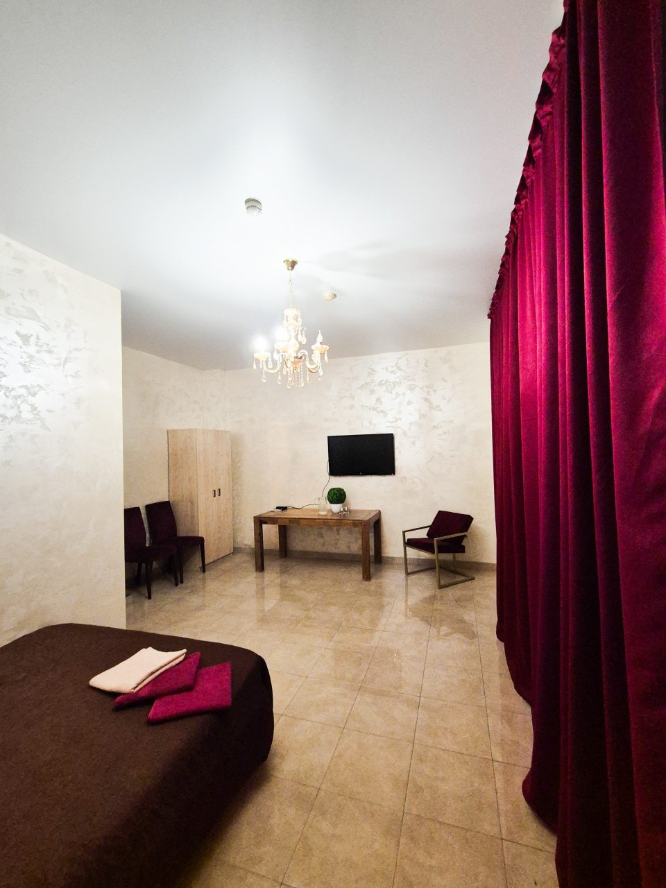 Двухместный (Двухместный), Гостиница Арбат