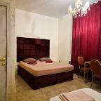 Четырехместный (Четырехместный), Гостиница Арбат