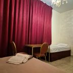 Четырехместный (Четырехместный), Гостиница Арбат