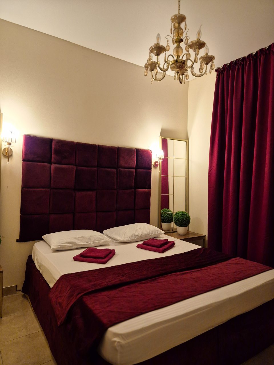 Двухместный (Двухместный), Гостиница Арбат