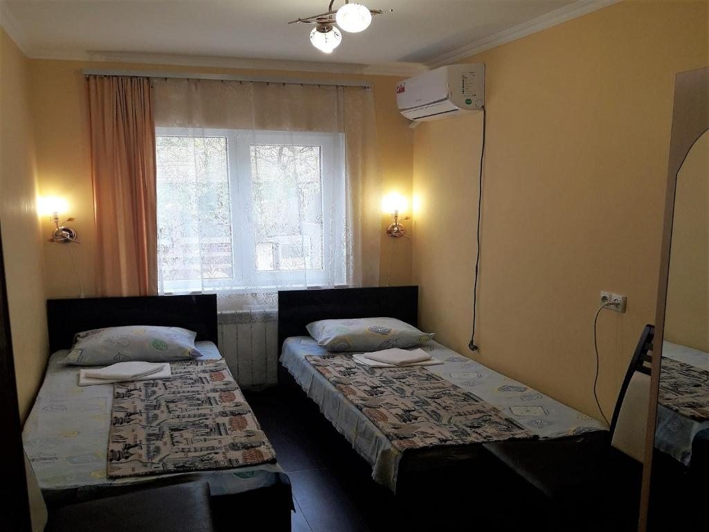 Двухместный (Бюджетный двухместный номер с 2 отдельными кроватями) гостевого дома Лазурный Берег, Хоста