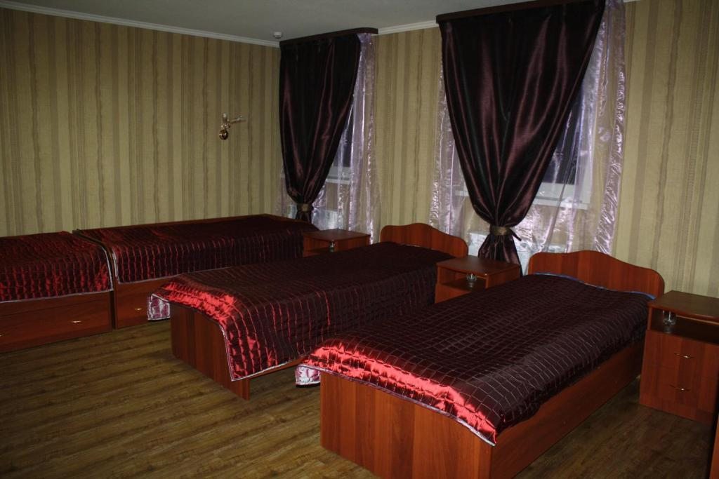 Номер (Кровать в общем четырехместном номере) клуб-отеля Фора, Курган