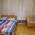 Шестиместный (Номер 2 спальни, 2 уровня (6+2 доп.) на 3 этаже в корпусе "Эко-комфорт"), База отдыха Сад Камней