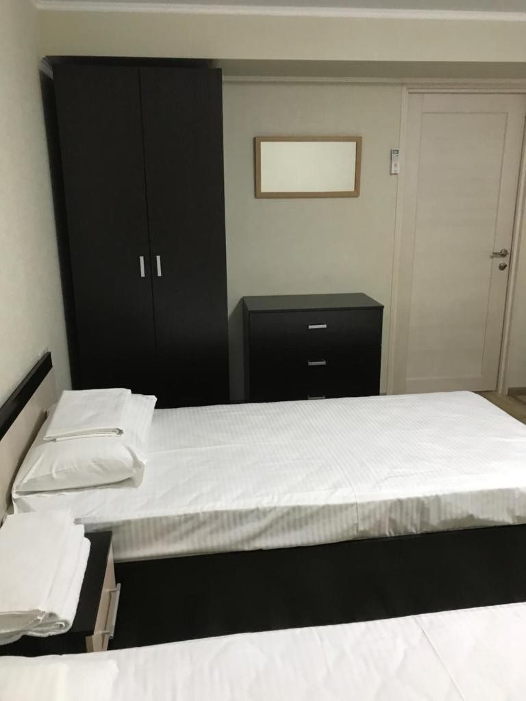 Двухместный (Двухместный номер эконом-класса с 2 отдельными кроватями) отеля Бридж Хаус Сочи