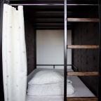 Номер (Спальное место на двухъярусной кровати в общем номере для мужчин и женщин), Хостел Альбатрос