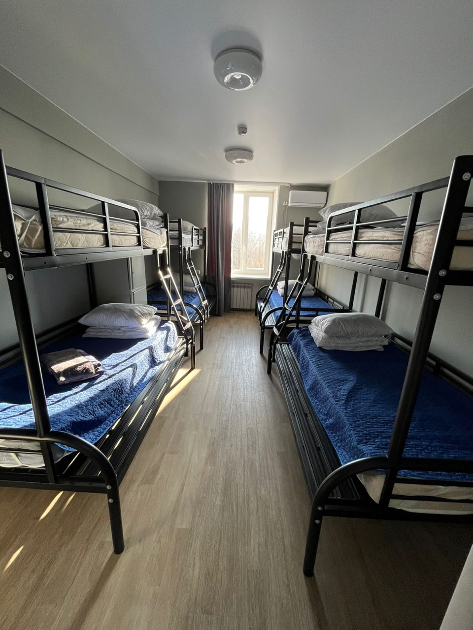 Восьмиместный Мужской (Хостел-8-местный  двухярусные кровати -Верхний ярус) мини-отеля Город&Море, Владивосток