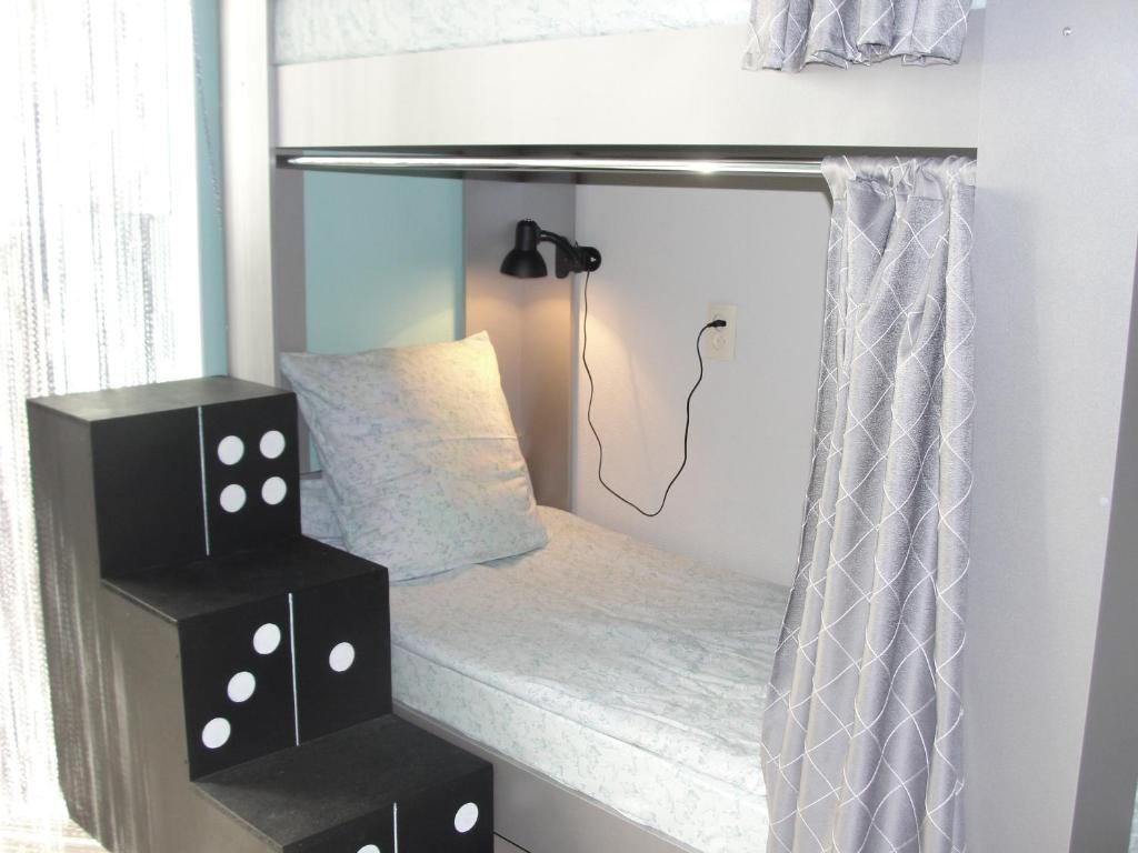 Номер (Спальное место на двухъярусной кровати в общем номере для мужчин) хостела Домино, Томск