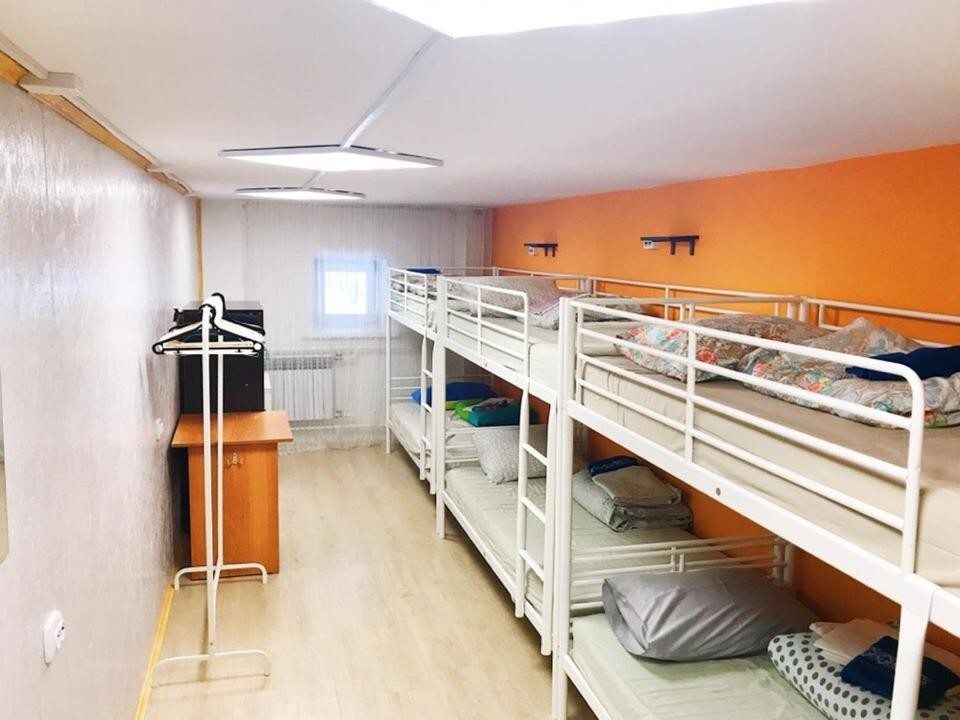 Номер (Спальное место на двухъярусной кровати в общем номере для мужчин) хостела Шишки, Томск