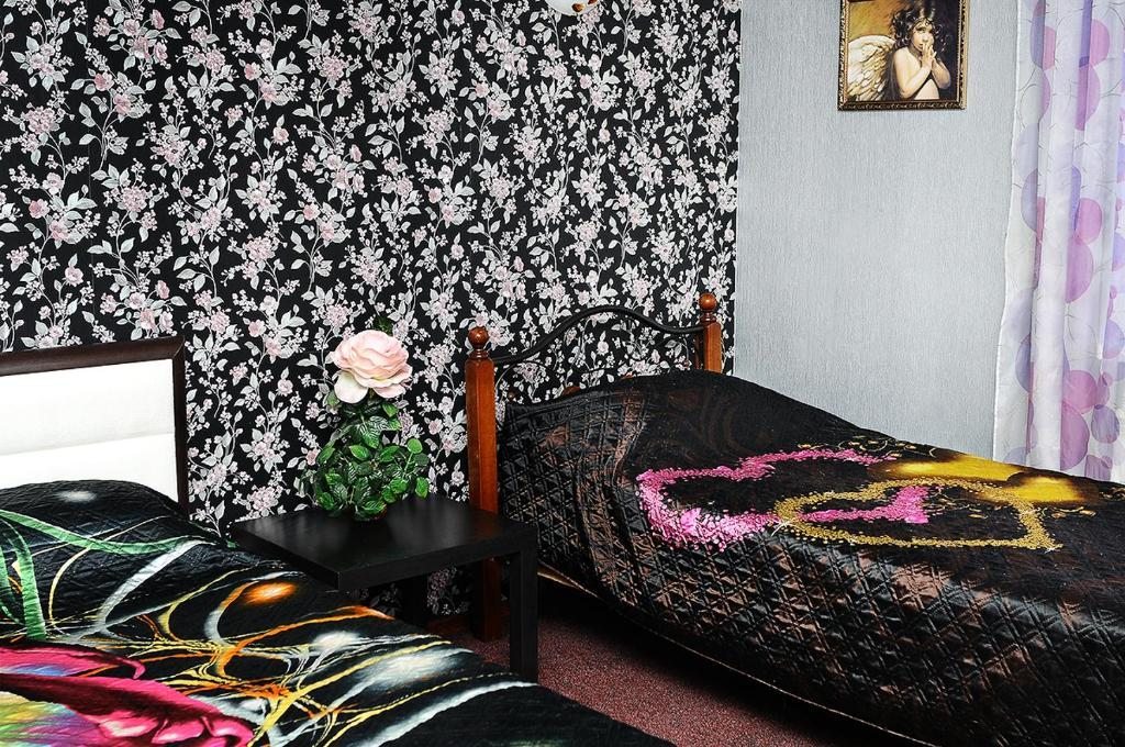 Двухместный (Двухместный номер с 2 двуспальными кроватями) отеля Мэри, Оренбург