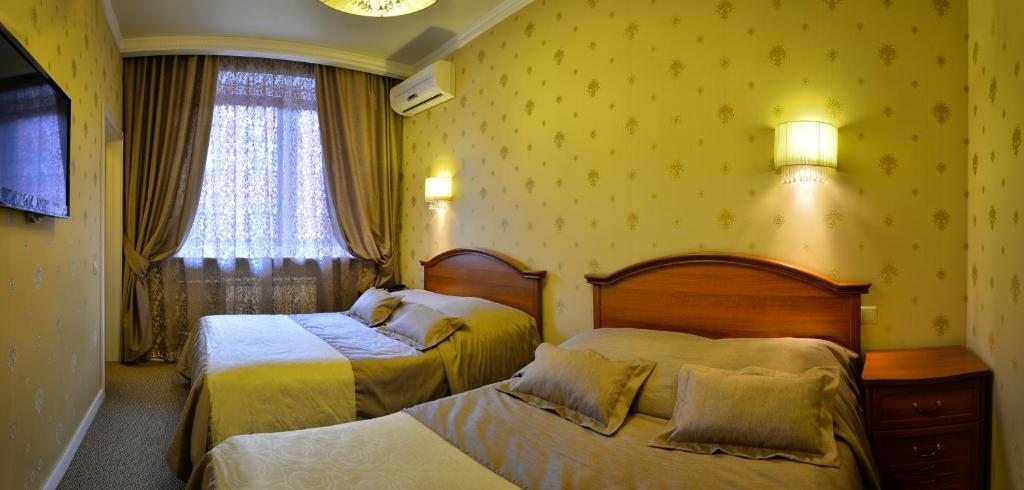 Двухместный (Стандартный двухместный номер с 2 двуспальными кроватями) отеля Мегаполис, Омск