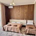 Трёхместный и более (Стандарт Плюс с Балконом и видом на море), Гостевой дом Diamond