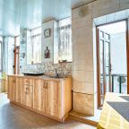 Индукционная плита общей (на 3 комн.) кухни на 2-ом этаже