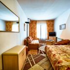 Трехместный номер с 2-х спальной кроватью и диван-кроватью