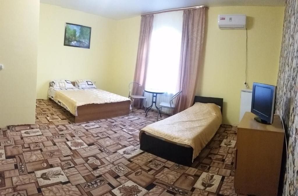 Трехместный (Стандартный трехместный номер) гостевого дома На Майора Витязя, 40, Витязево