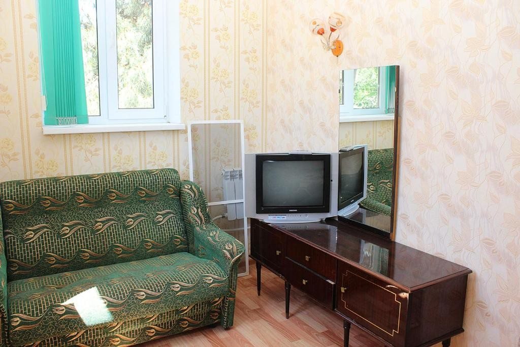 Семейный (Семейный номер с ванной комнатой) гостевого дома Нинель на Самбурова, Анапа