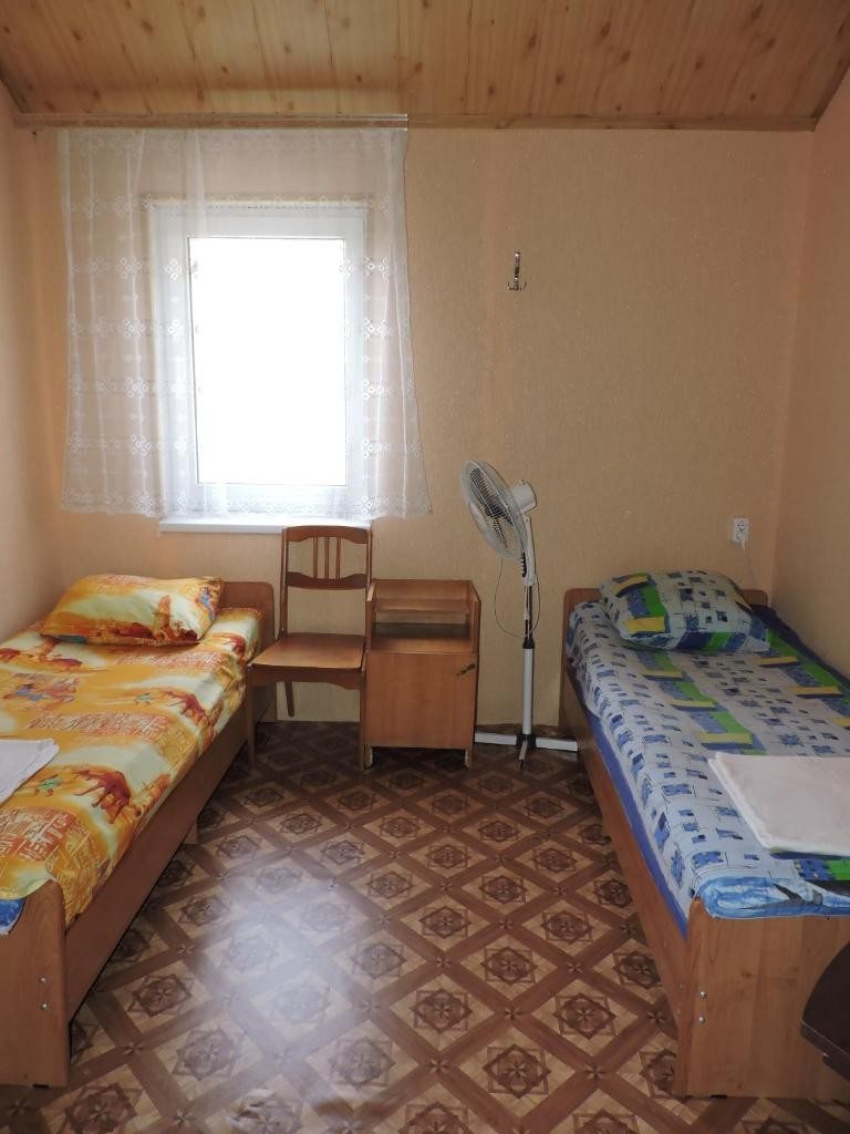 Двухместный (Двухместный номер с 2 отдельными кроватями и общей ванной комнатой) гостевого дома Нинель на Самбурова, Анапа