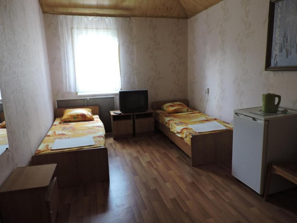 Трехместный (Трехместный номер с общей ванной комнатой) гостевого дома Нинель на Самбурова, Анапа