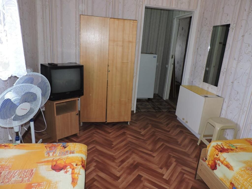 Двухместный (Двухместный номер с 2 отдельными кроватями и видом на город) гостевого дома Нинель на Самбурова, Анапа