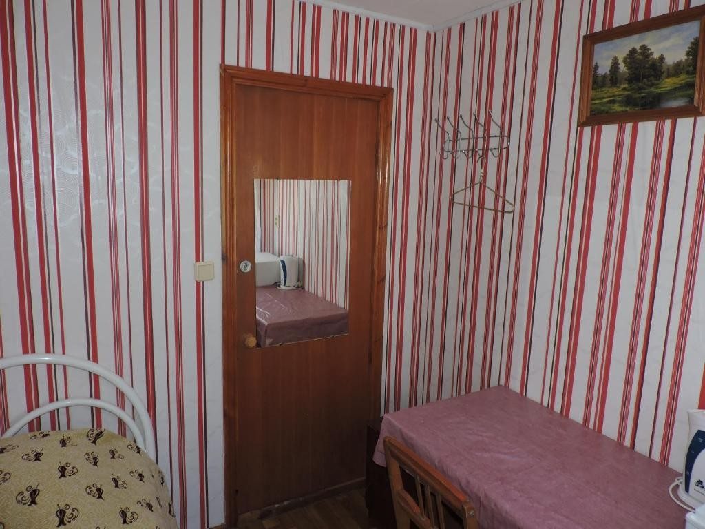 Одноместный (Небольшой одноместный номер) гостевого дома Нинель на Самбурова, Анапа