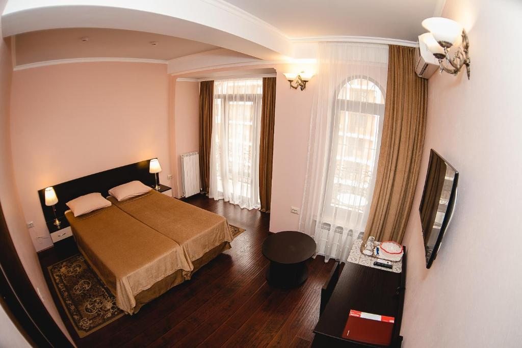 Двухместный (Двухместный номер с 2 отдельными кроватями и балконом.) гостевого дома БоНаМи, Анапа