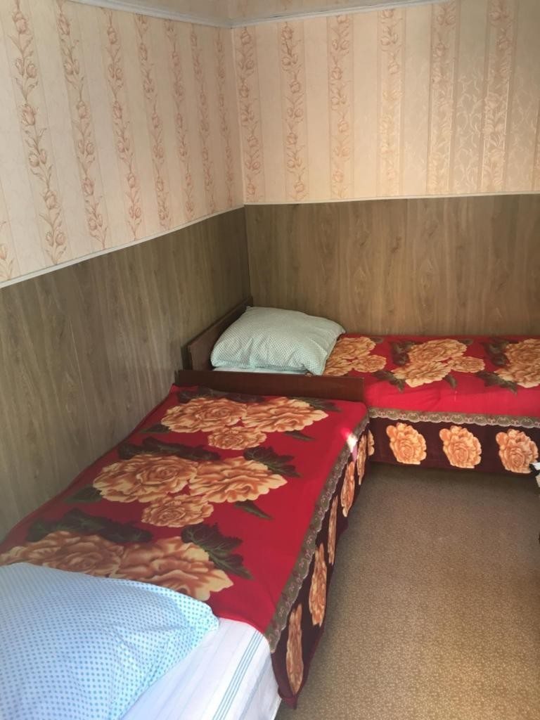Двухместный (Небольшой двухместный номер с 2 отдельными кроватями) гостевого дома Виолетта, Анапа