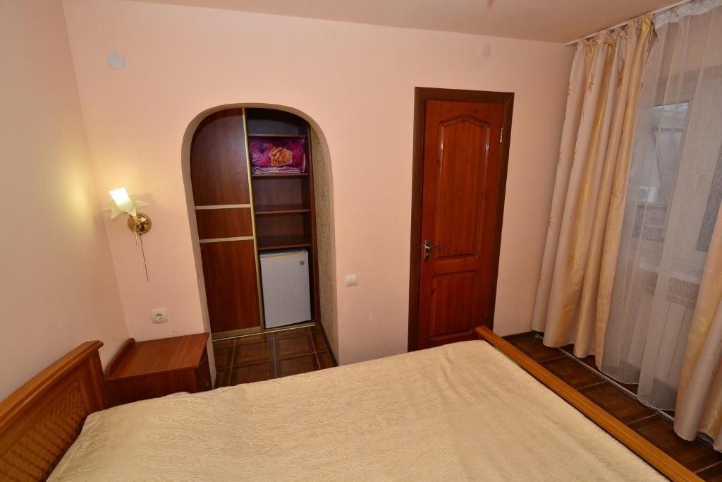 Двухместный (Двухместный номер с 1 кроватью и балконом) гостевого дома Маргаритка, Анапа