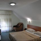 Двухместный (Двухместный номер с 1 кроватью или 2 отдельными кроватями и собственной внешней ванной комнатой), Мини-отель Морской Бриз