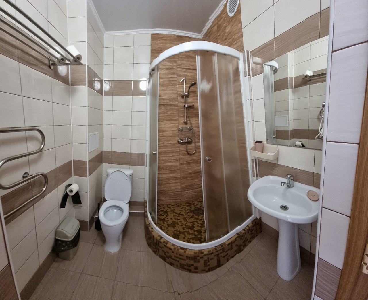 Четырехместный (Улучшенный четырехместный номер), Отель Мон Мишель