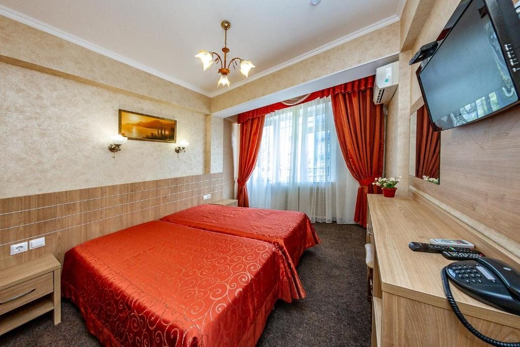 Двухместный (Двухместный номер с 2 отдельными кроватями и балконом.) санатория Рябинушка, Анапа