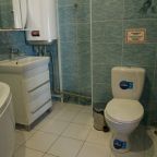 Санузел в 8-местном коттедже.