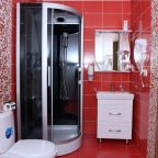 Санузел в 8-местном коттедже.